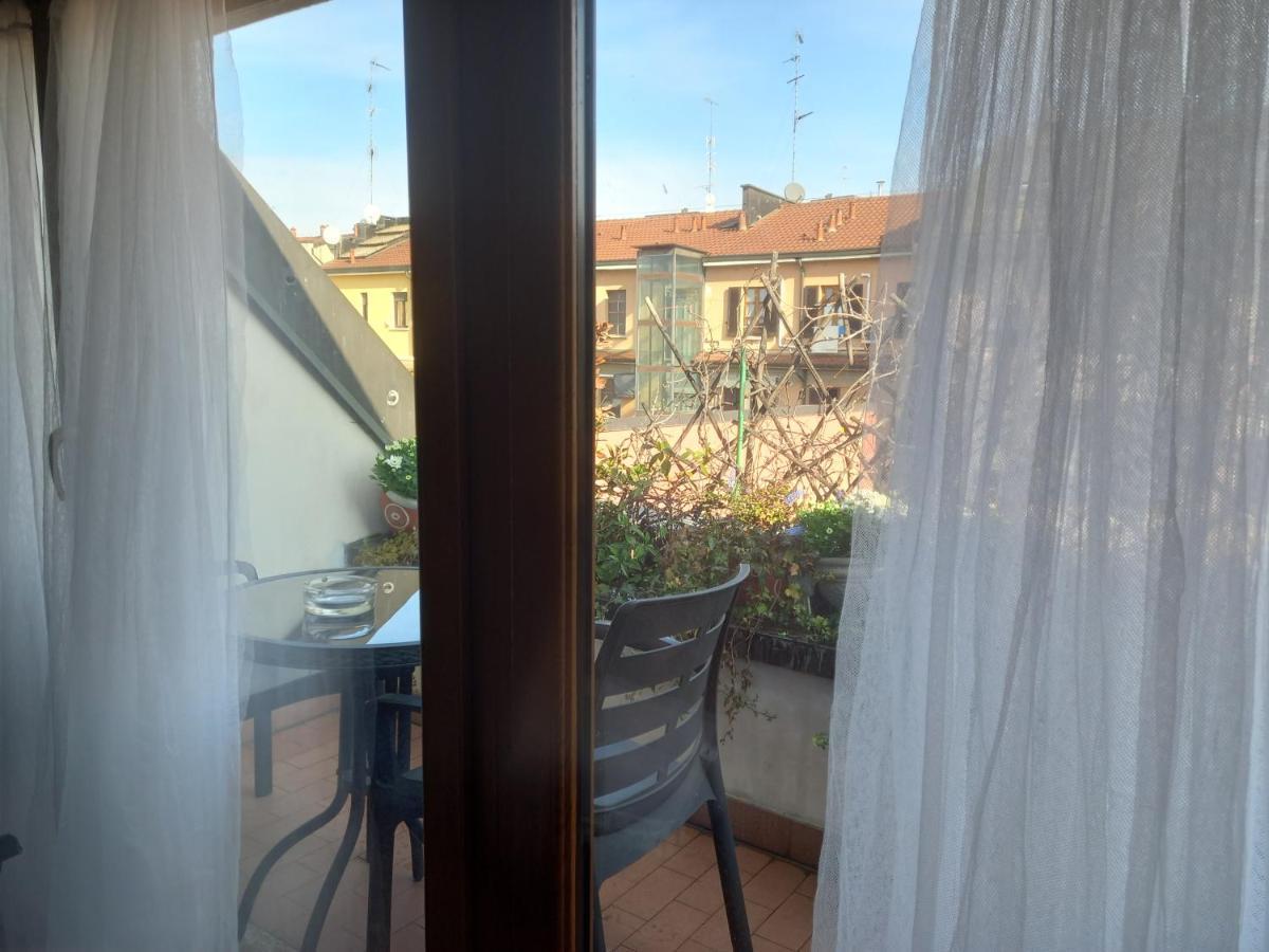 The Boheme Vintage Junior Suite ---- Cozy & Quiet & Comfortable With Private Bathroom & Fully Equipped Kitchenette & Cozy Balcony - Lift To 4Th Floor - Metro' Verde -Green Subway Porta Genova ミラノ エクステリア 写真