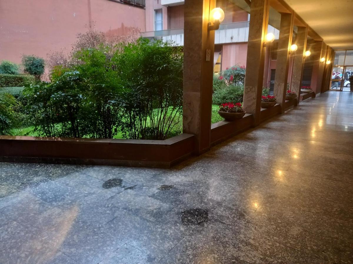 The Boheme Vintage Junior Suite ---- Cozy & Quiet & Comfortable With Private Bathroom & Fully Equipped Kitchenette & Cozy Balcony - Lift To 4Th Floor - Metro' Verde -Green Subway Porta Genova ミラノ エクステリア 写真